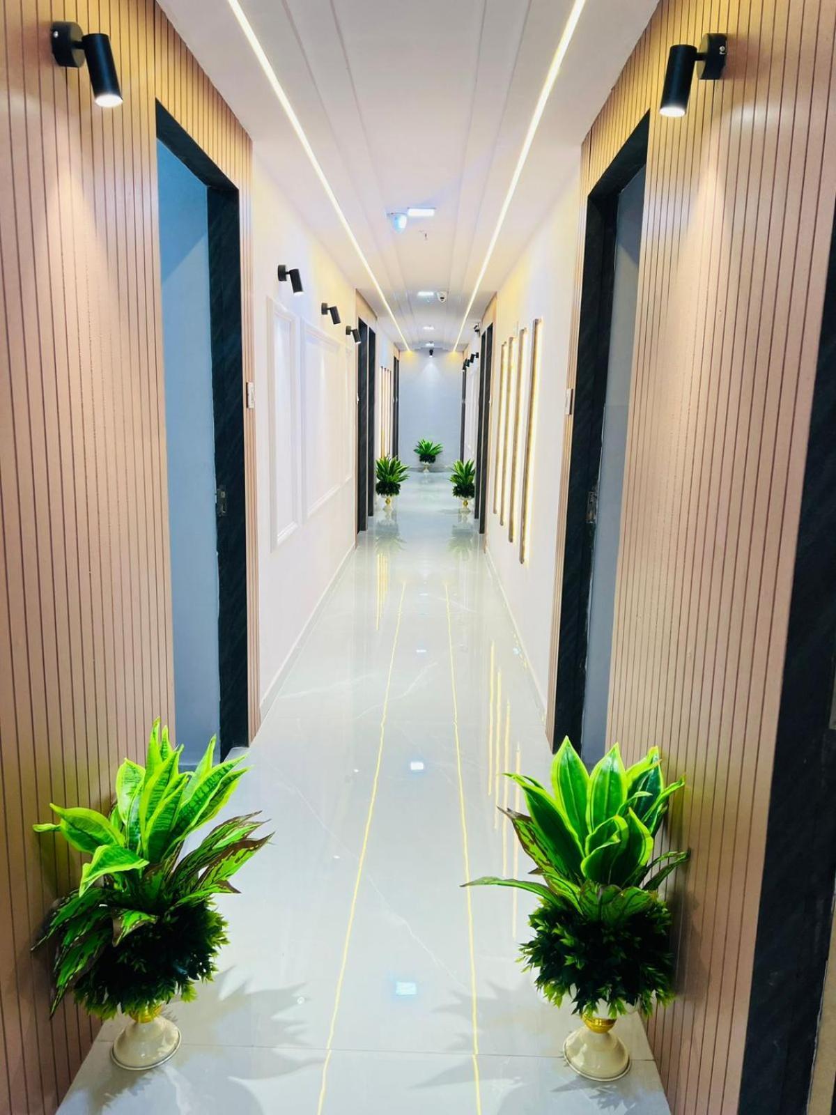 Hotel Star Galaxy سورات المظهر الخارجي الصورة