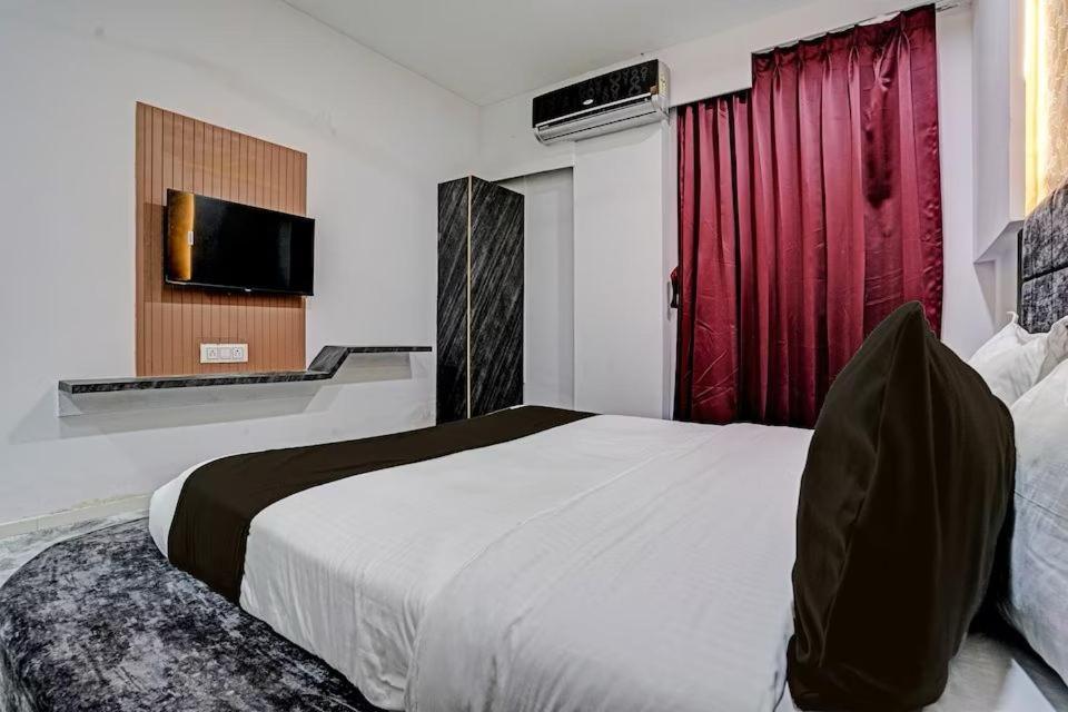 Hotel Star Galaxy سورات المظهر الخارجي الصورة