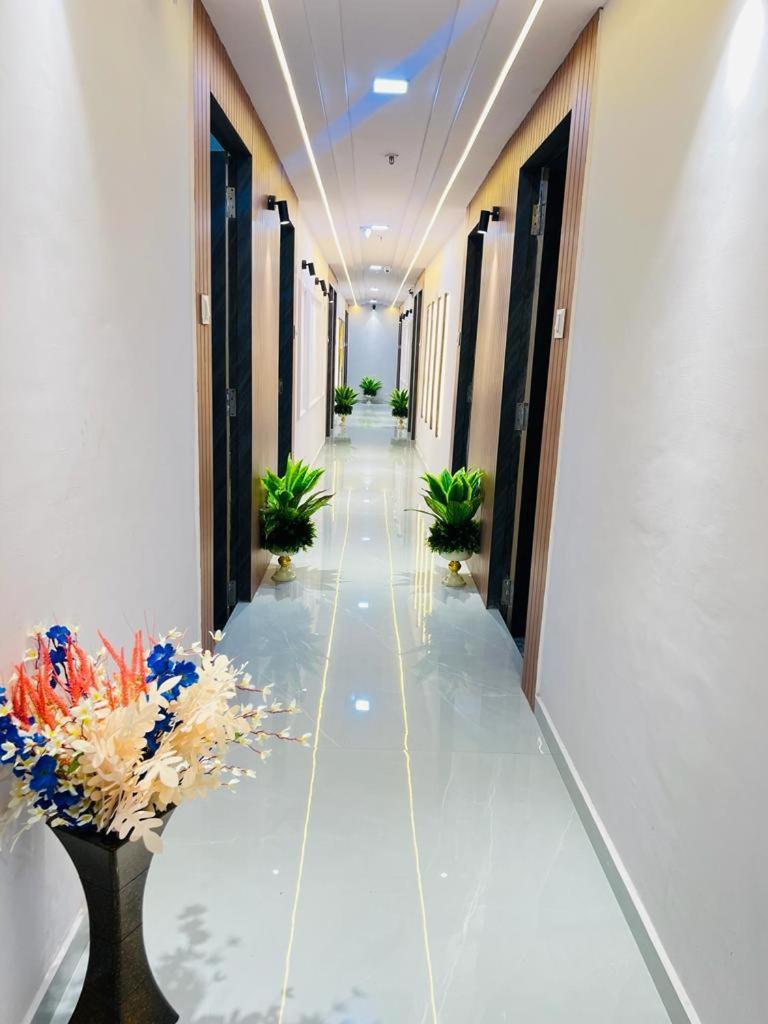 Hotel Star Galaxy سورات المظهر الخارجي الصورة